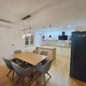 apartman-lucija-biograd-na-moru.hotelinzadar.com/
